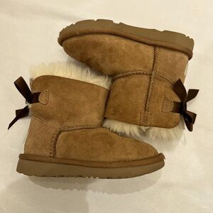 Toddler bow Uggs